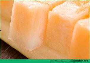 哈密瓜吃瓜皮吗怎么吃,哈密瓜皮也能吃？教你正确美味吃法